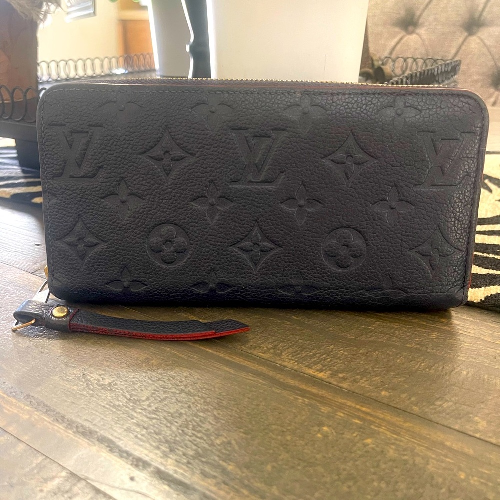 Louis Vuitton Zippy Leather Wallet